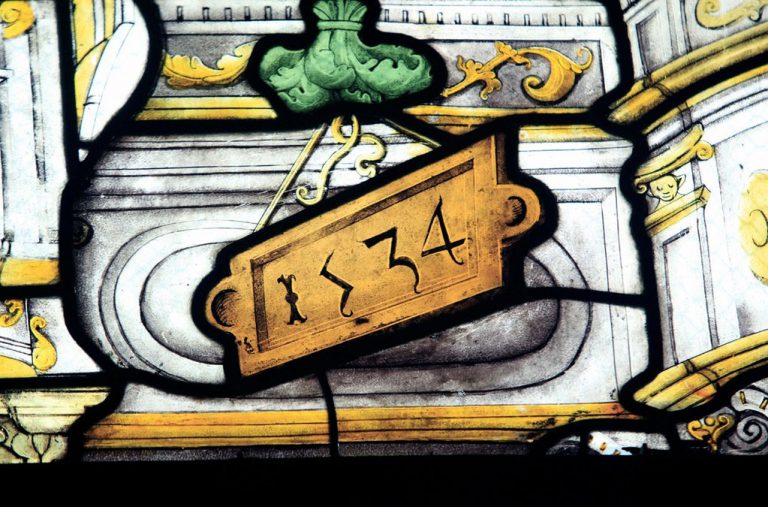 detail vitrail daté